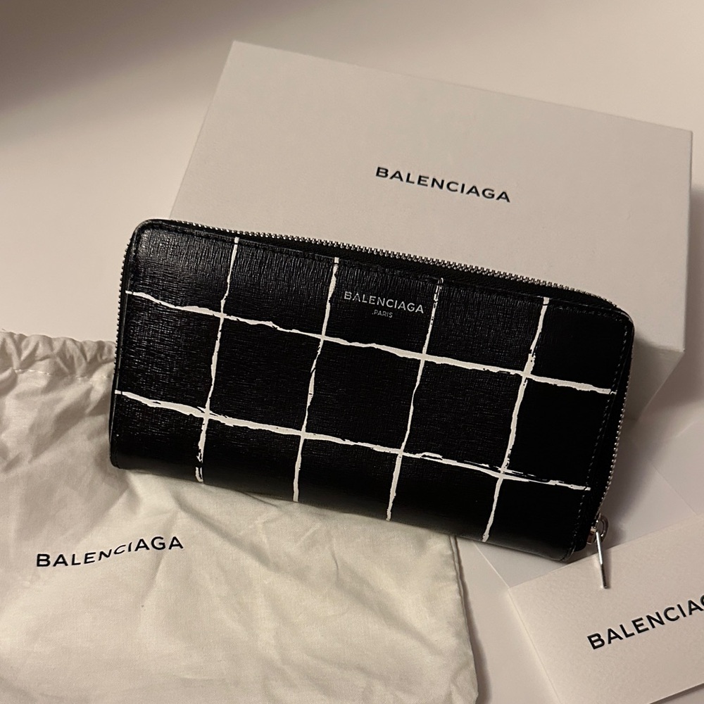 Pre-loved Balenciaga Black and White Checkered Wallet